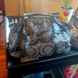 Coach black shoulder bag, used once, in good shape. (Please offer)